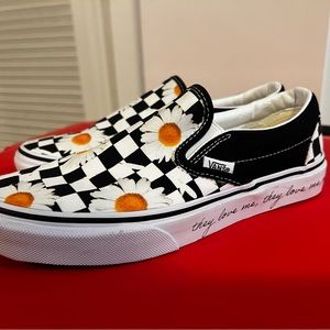 NEW Vans! Size 4.5 black, checkered & Daisy.